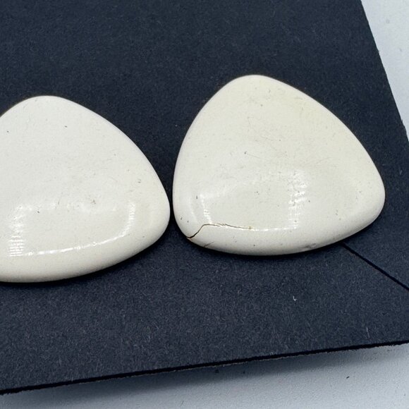 White Enameled Triangle-Shaped Stud Earrings Lightweight & Elegant - Picture 4 of 4